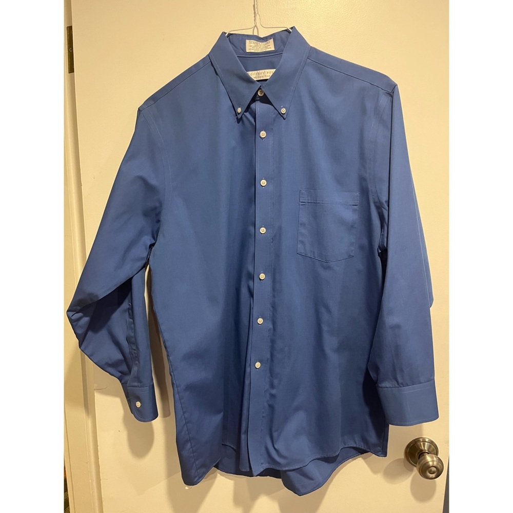Long sleeve Geoffrey Beene button down dress shirt. 16 32-33. Blue.